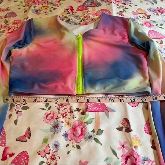 Rashguard style Rave crop top - Picture 4 of 9